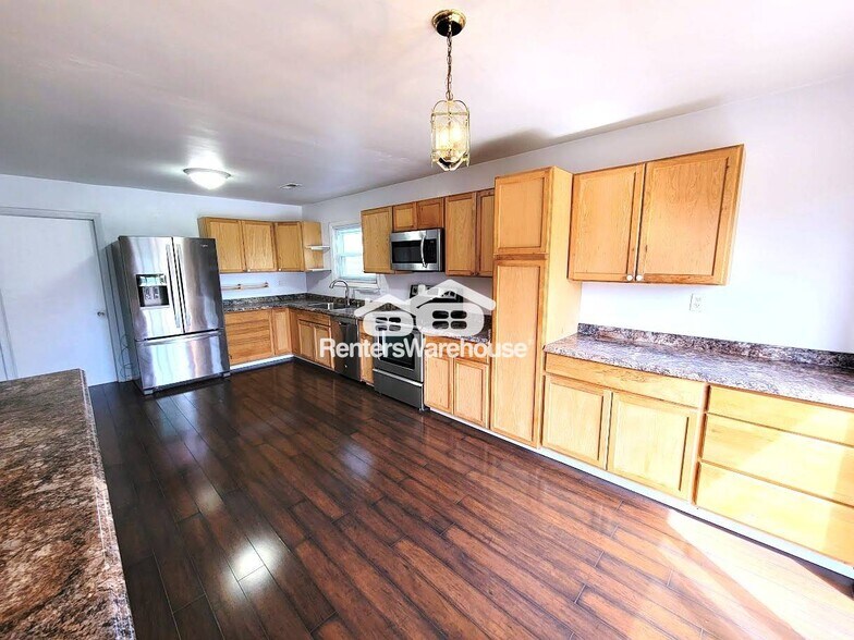 Building Photo - 1412 Bayberry Ct S