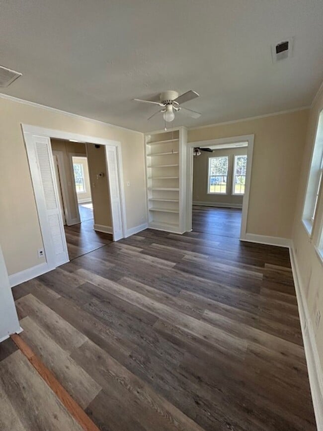 Building Photo - 3 Bedroom 1 Bath Home