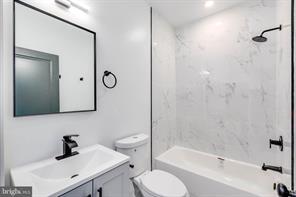 Building Photo - 1222 W Silver St