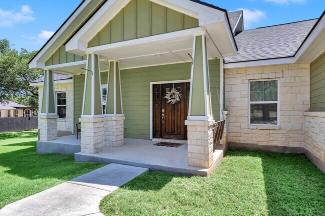 Building Photo - 113 Winding Oak Dr