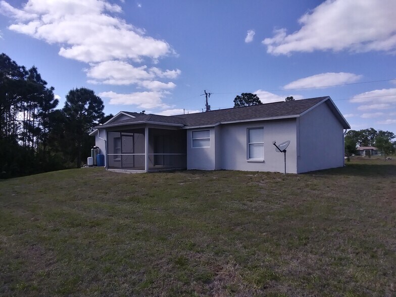 Building Photo - 1154 Ebert Street East