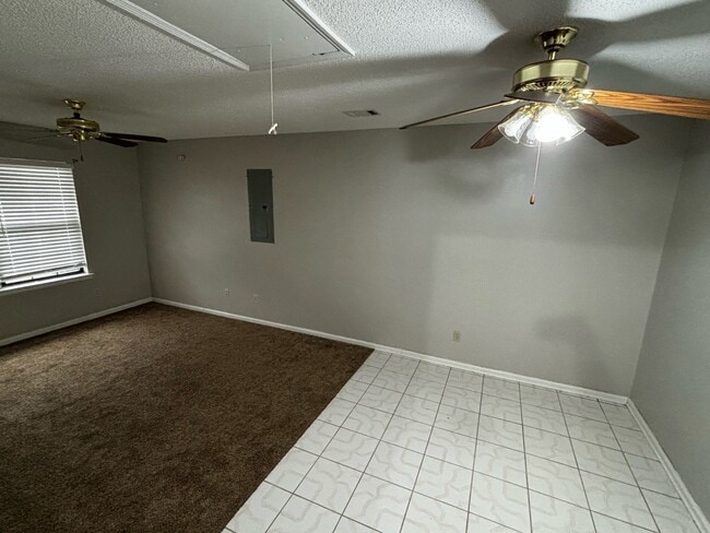 Building Photo - 867 Birchwood Ln