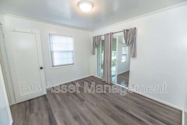 Building Photo - 1428 Monterey St
