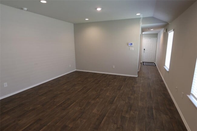 Building Photo - 2315 Otter Falls Dr