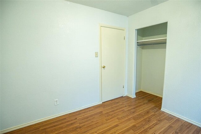 Building Photo - 807 E Tucker Blvd