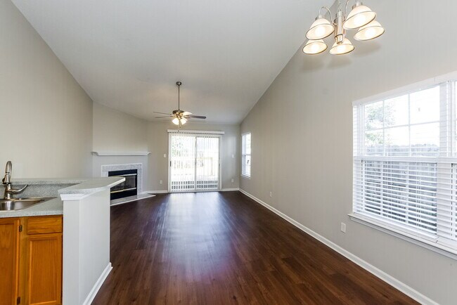 Building Photo - 11412 Northwoods Forest Dr