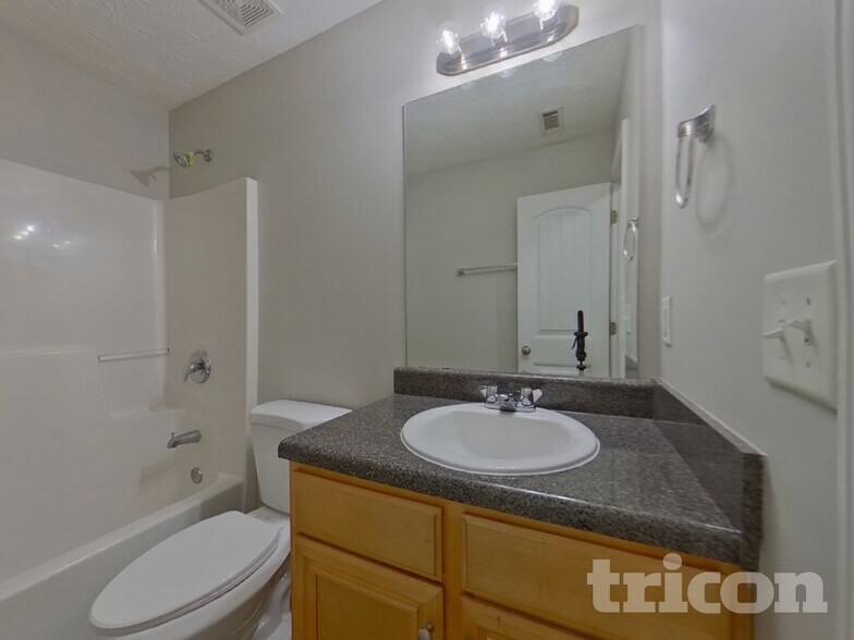 Building Photo - 7134 Creeksong Dr