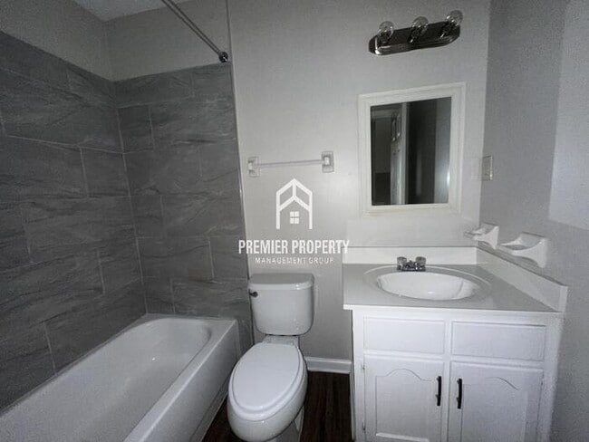 Building Photo - 995 Red Fox Cove
