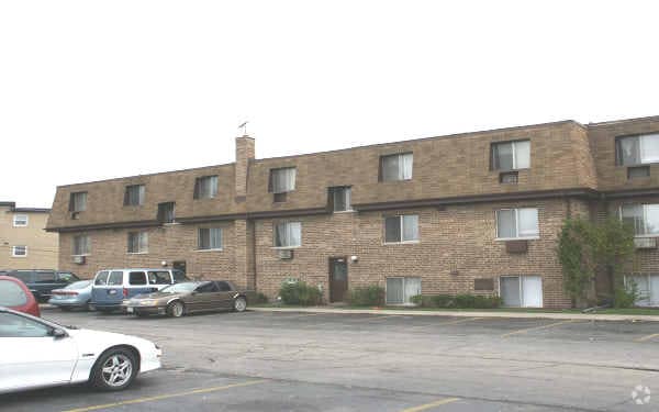 Primary Photo - 600-606 W Pickwick Ct