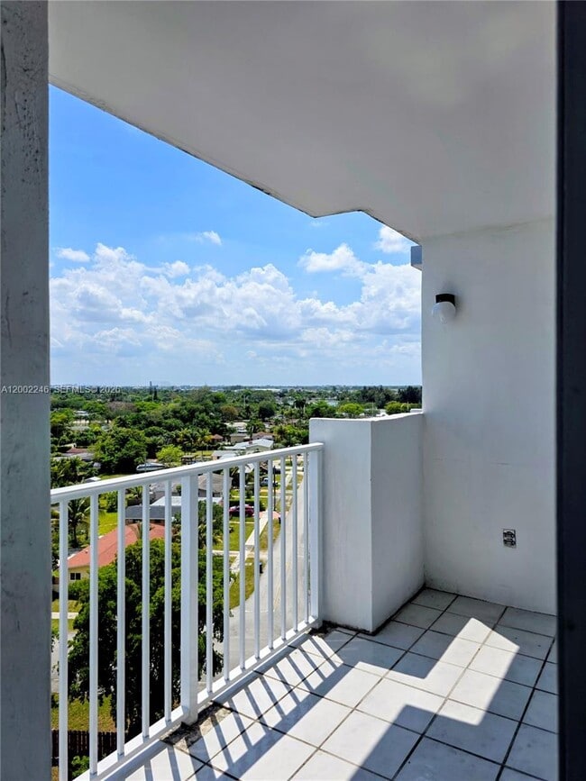 Building Photo - 1200 NE Miami Gardens Dr