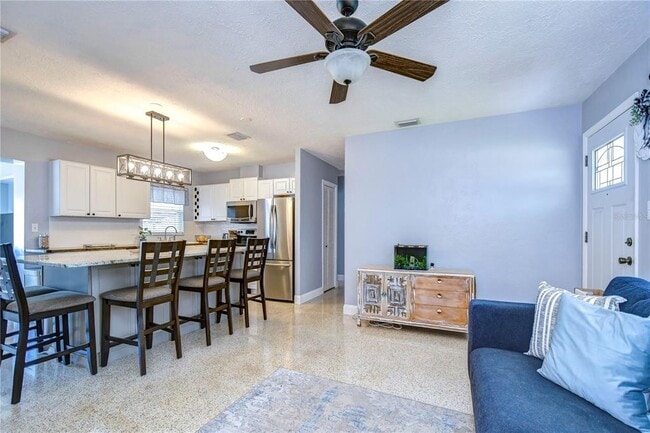 Building Photo - 5635 24th Ave N