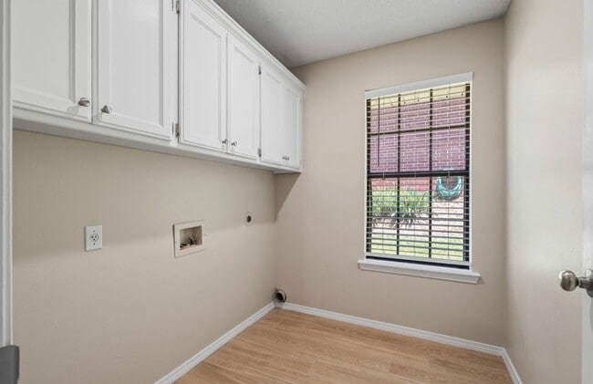 Building Photo - 2708 Azure Hills Dr