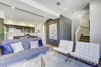 Building Photo - 1800 E 4th St