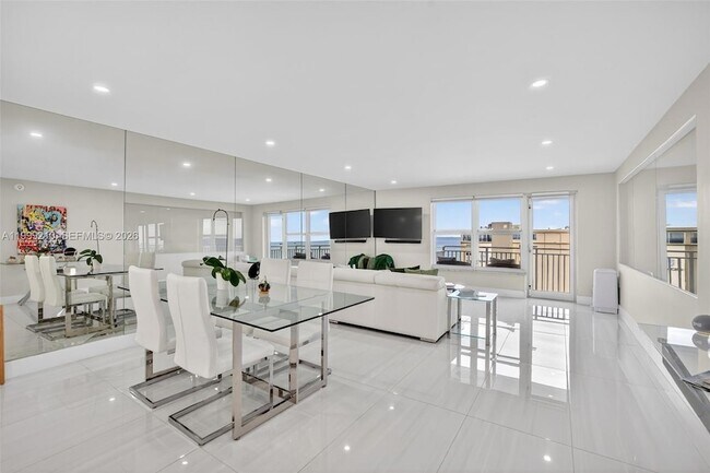 Building Photo - 3000 E Sunrise Blvd