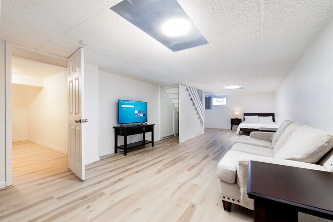 Building Photo - 620 St Bernard Dr