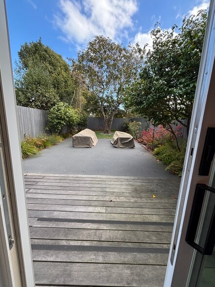 Building Photo - 3526 Divisadero St