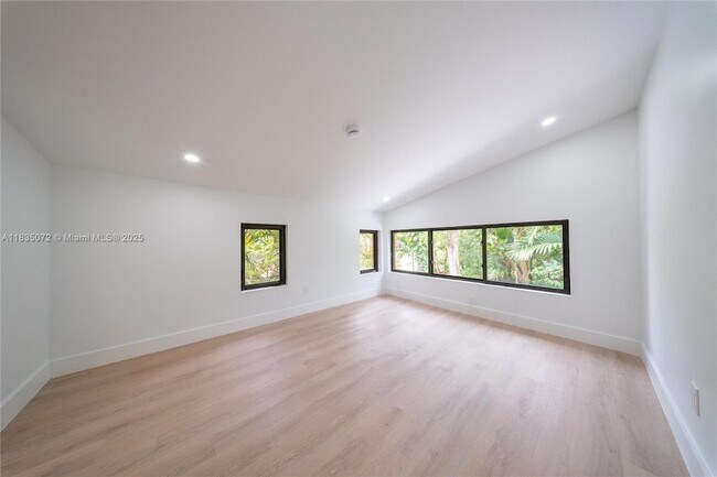 Building Photo - 6525 SW 133rd Dr
