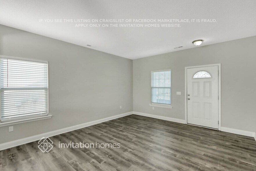 Building Photo - 13645 Coram Pl