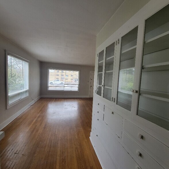 Building Photo - 638 W Madrone St