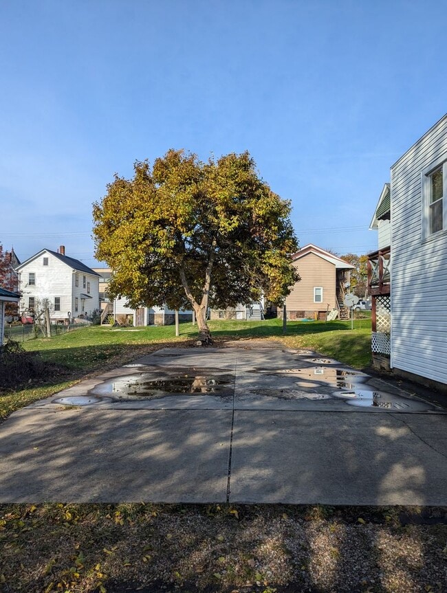 Building Photo - Three Bedroom, Single Family Home with Lot...