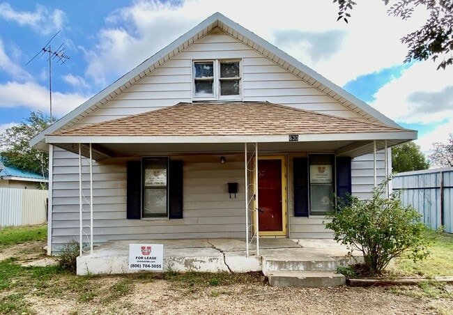 Building Photo - $0 First Month's Rent / $0 Deposit at Move-in