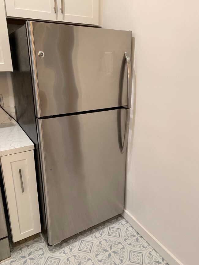 Refrigerator - 42 Navy St