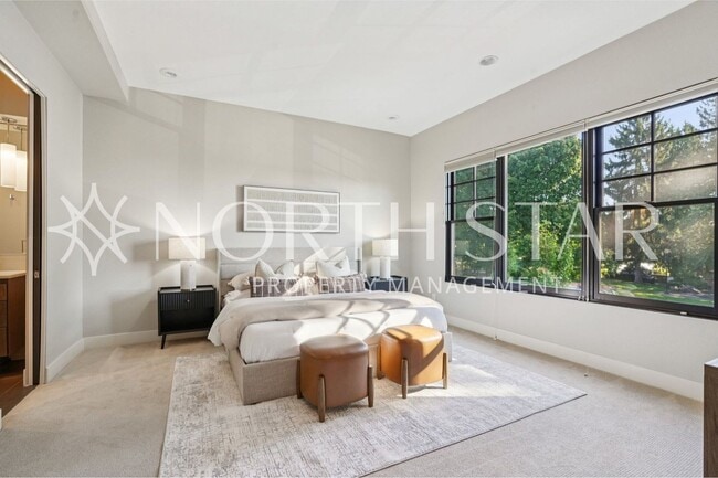 Building Photo - Luxury Living in the Heart of Lake Oswego: Stylish 3-Story Townhouse