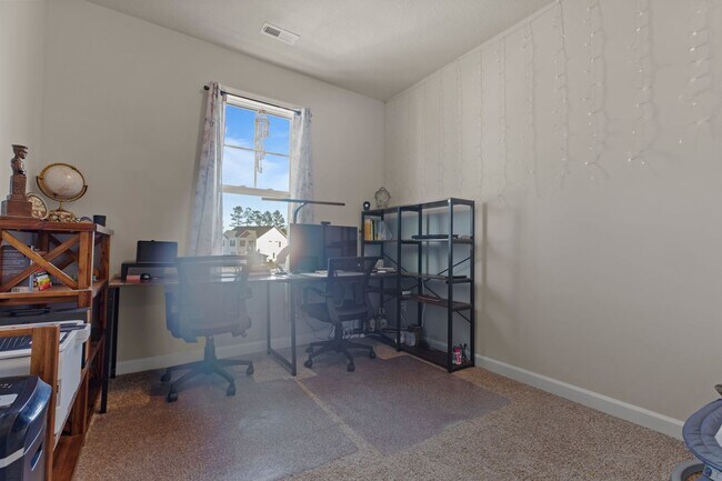Building Photo - Colony at Towne Pointe