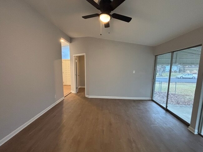 Building Photo - 5 Bedroom Home