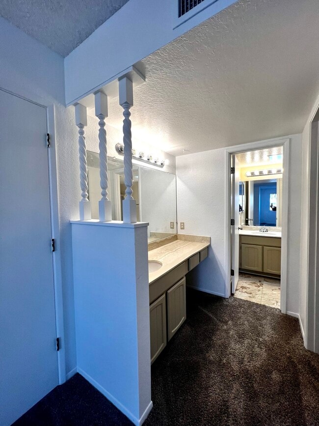 Building Photo - 2024 S Birdie Cir