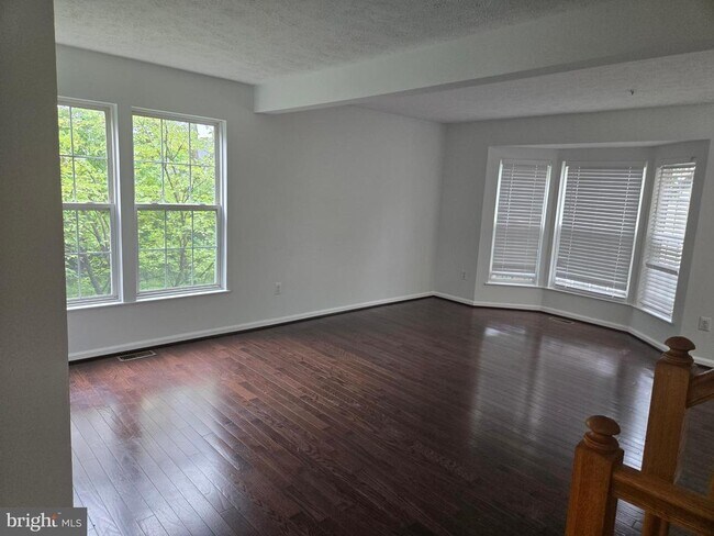 Building Photo - 6632 Granville Ct