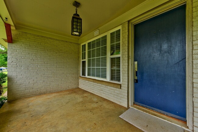 Building Photo - 1723 Churchill Way