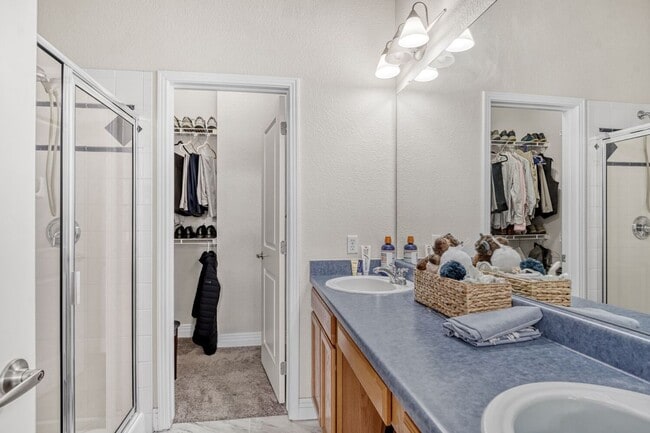 Building Photo - Beautiful Updated 2-bedroom Condo in highly desirable Mayfair-Lowry Location! 1-month free rent- ...