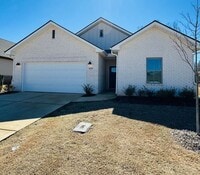 Building Photo - Great Athens location!