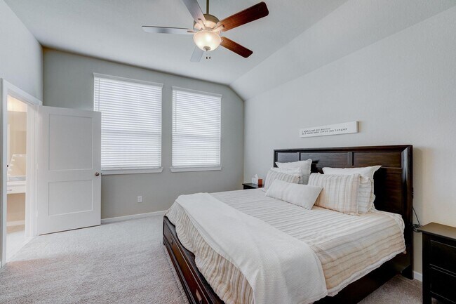 Building Photo - 7011 Golden Groundsel Dr