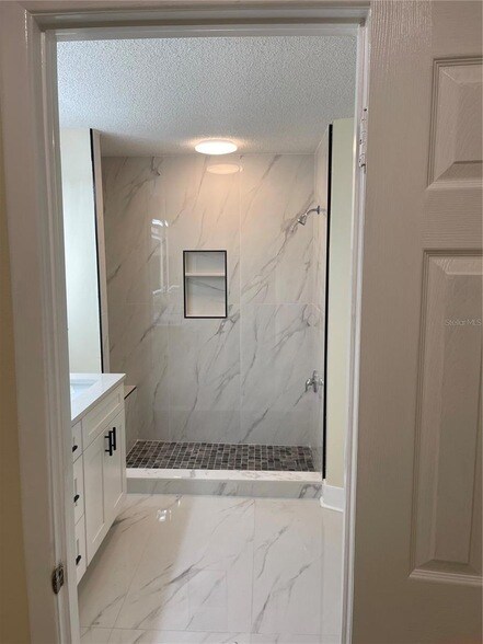 Building Photo - 10813 Venice Cir