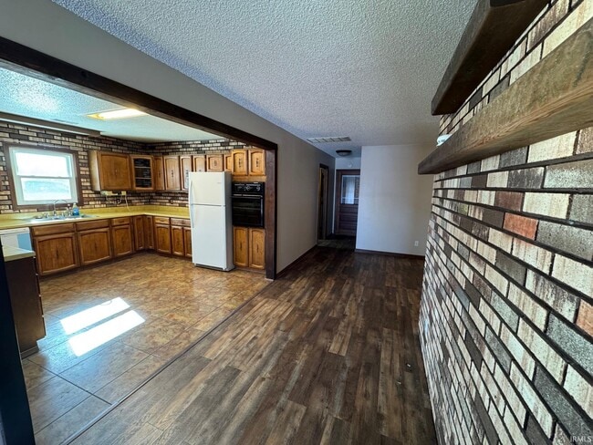 Building Photo - 10521 Bethel Rd