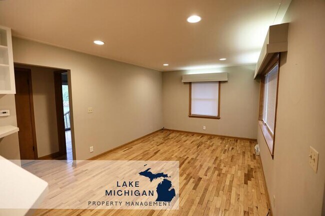 Building Photo - 1687 32nd Ave