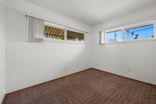 Building Photo - Charming 3 Bedroom 2 Bathroom Home in La M...