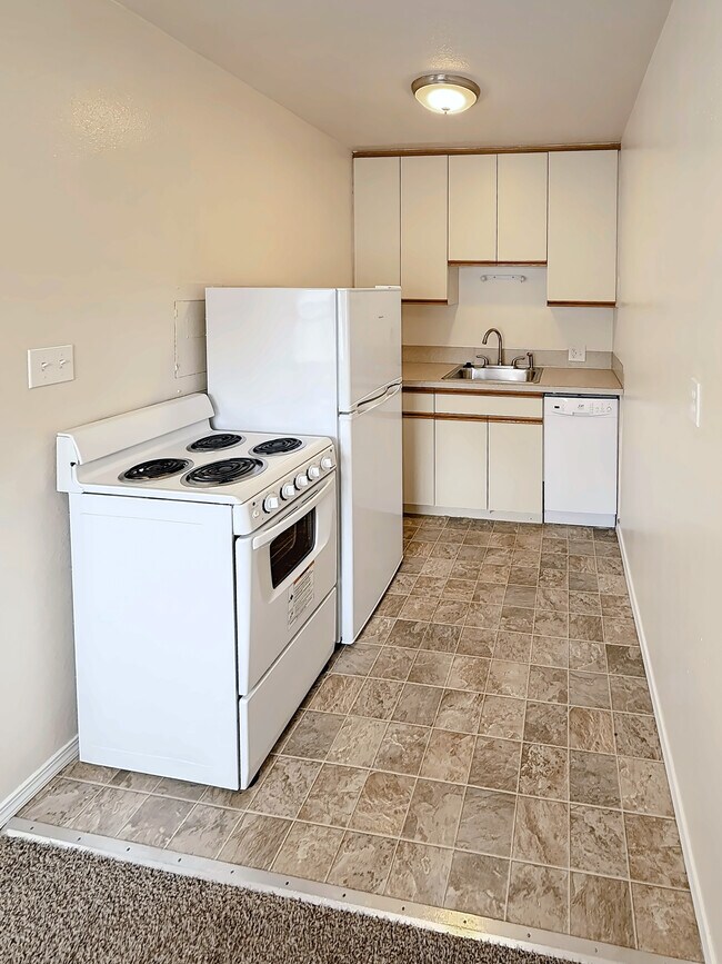 Building Photo - Town Manor Apartments