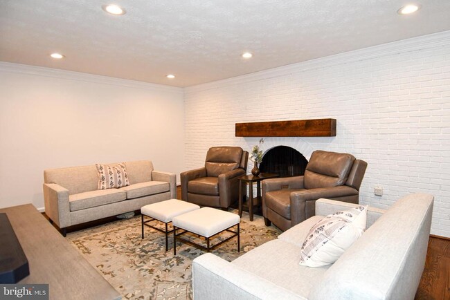 Building Photo - 12134 Holly Knoll Cir