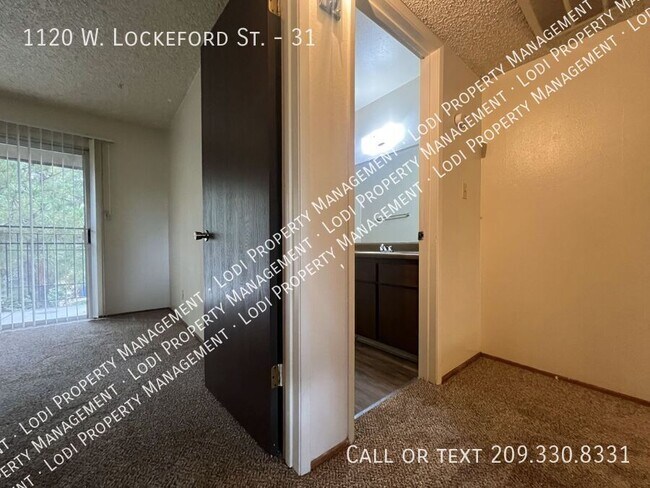 Building Photo - 1120 W Lockeford St