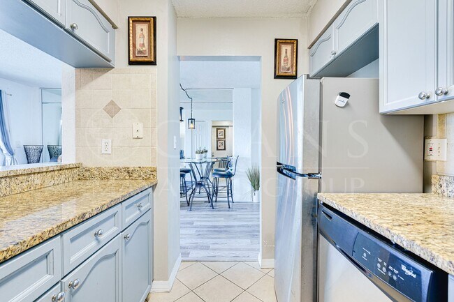 Building Photo - Fully Furnished 1BR/1BA Condo – Riverfront...