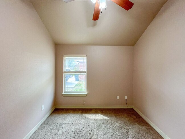 Building Photo - Available NOW This charming 1 story, 3 bedroom, 2 bath house could be your next home! Beautiful c...