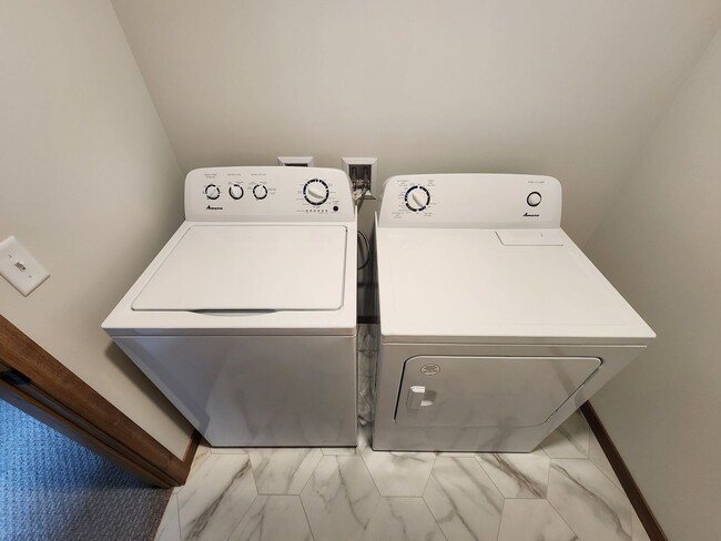 Building Photo - Brand new Townhome for rent!