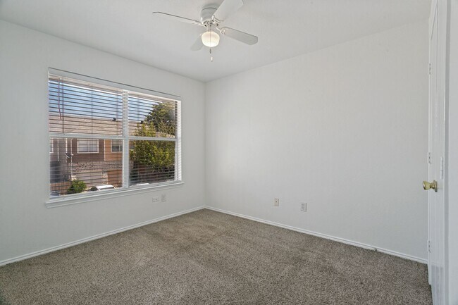 Building Photo - 1519 Barbara Dr