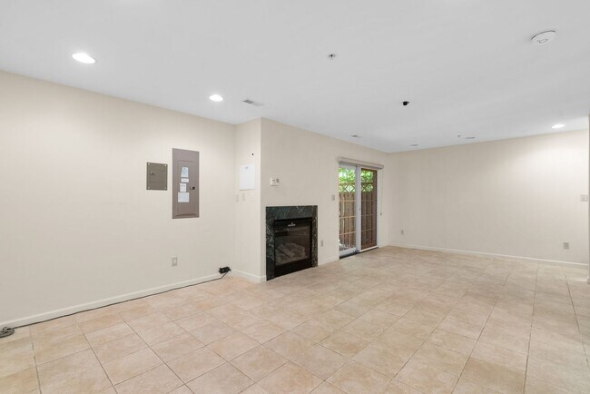 Building Photo - 3 Bed 3.5 Bath - Rockville Townhome - 2 Ca...