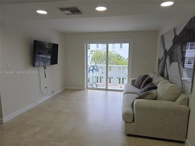 Building Photo - 1498 Jefferson Ave