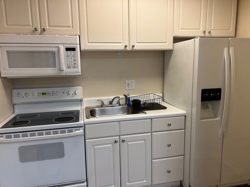 Building Photo - 630 NW 7th Ave