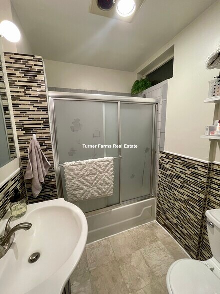 Building Photo - 616 Columbus Ave